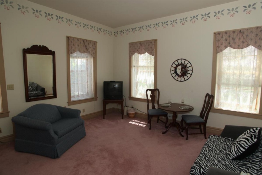 Oak Valley Inn and Suites